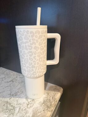 Simply Modern Tumbler in Cream Leopard Print
